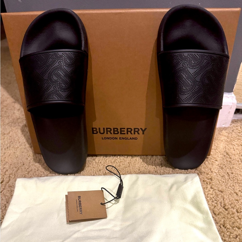 Authentic Burberry Kids Slider Size EU 34 ; Size 4